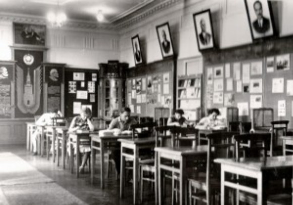 Image - Kryvyi Rih workers faculty (1930s).